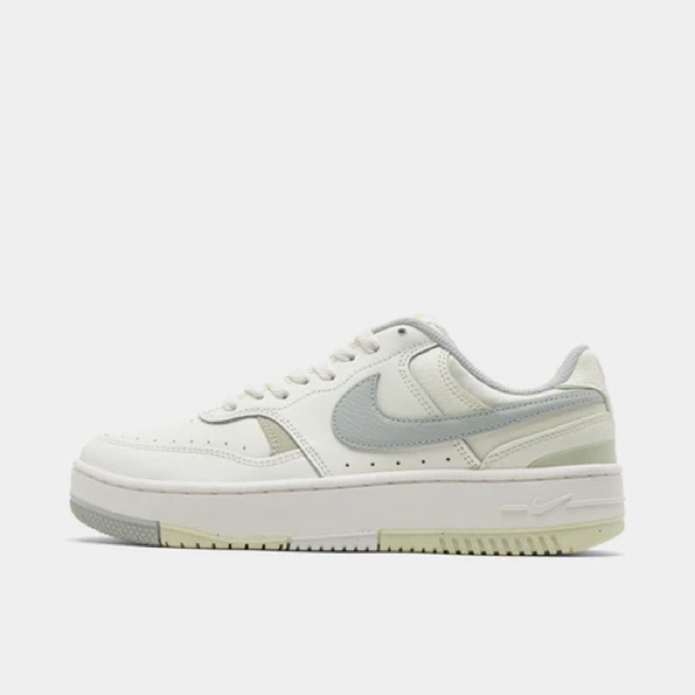 Nike Women’s Gamma Force Sail Sea Glass Color Sneakers Size 8